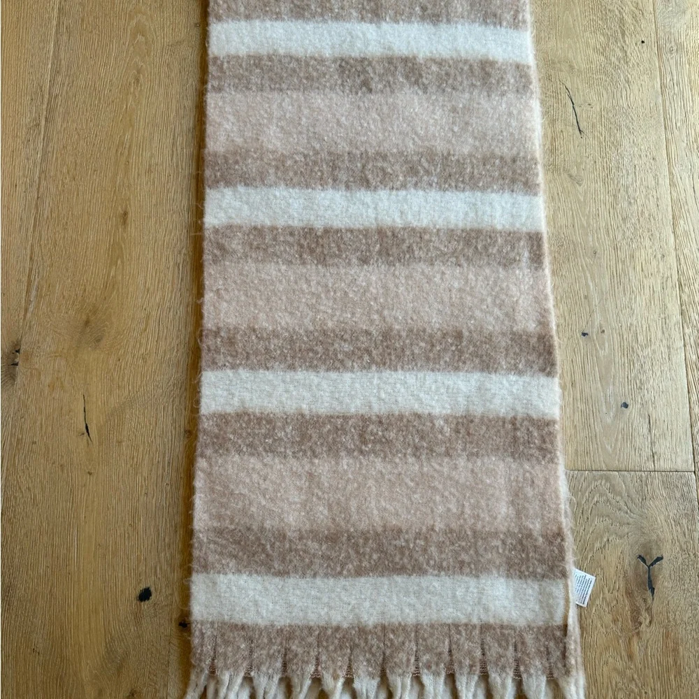Large Chunky wide striped scarf Beige NWOT price firm!